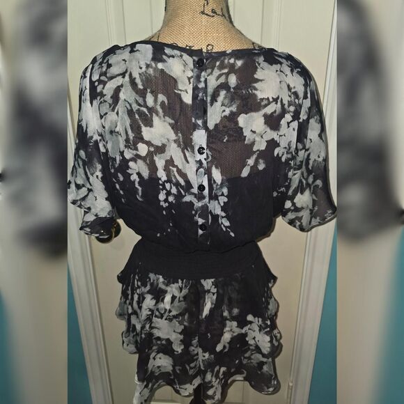 ECI New York Floral Ruffle Chiffon Blouse Size Medium Women's - Picture 2 of 3